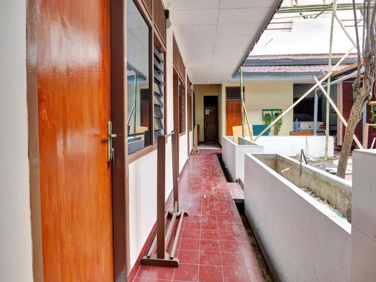 Oyo Life 90539 Taman Borobudur Guest House Syariah Blimbing  Exterior photo