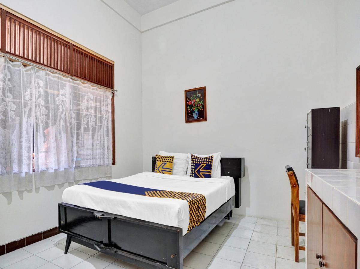 Oyo Life 90539 Taman Borobudur Guest House Syariah Blimbing  Exterior photo