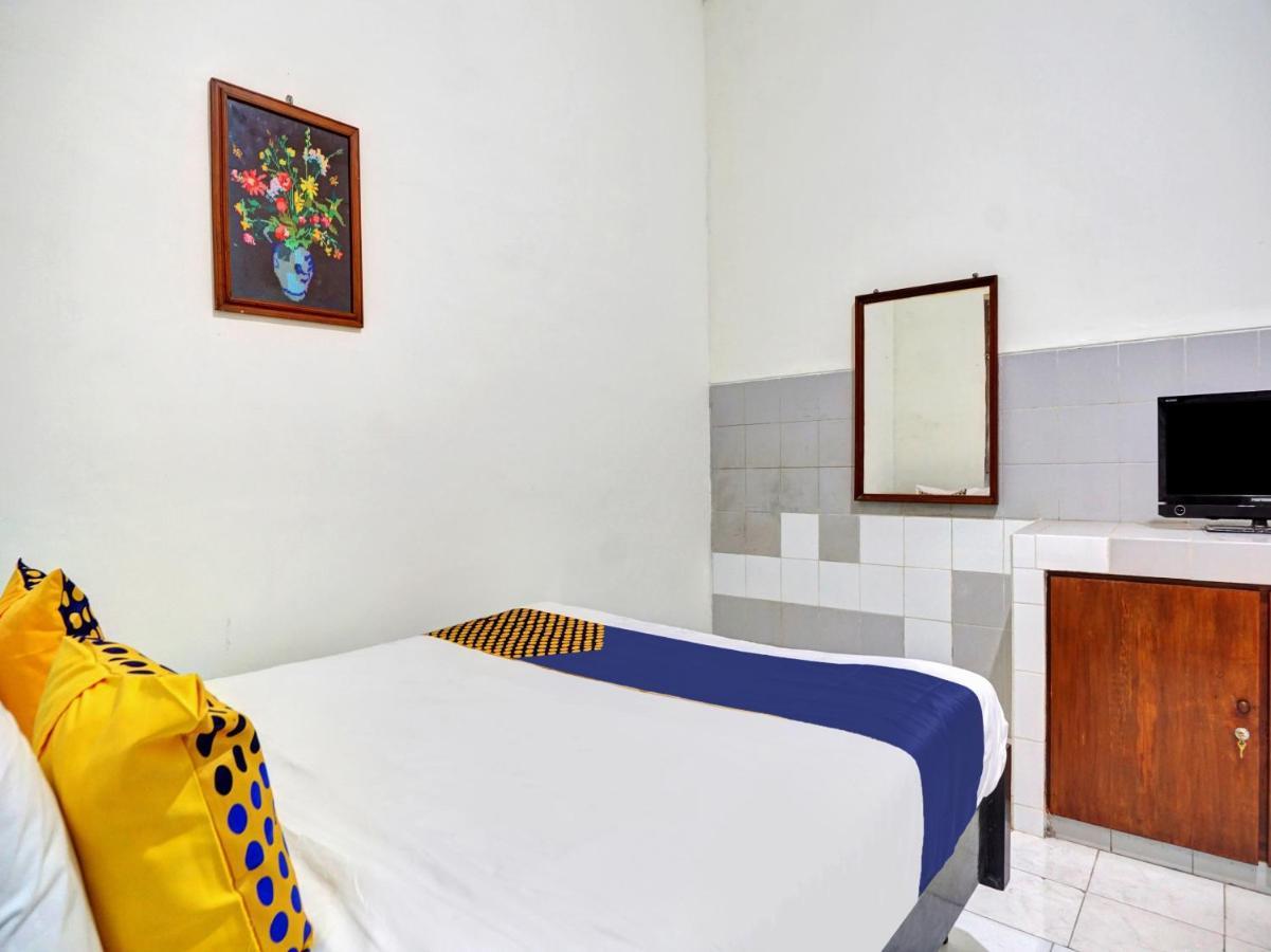 Oyo Life 90539 Taman Borobudur Guest House Syariah Blimbing  Exterior photo